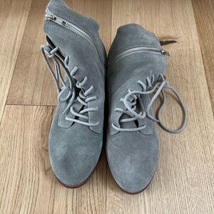 GAP Women's flat Lace-Up Gray Suede ankle boots 8